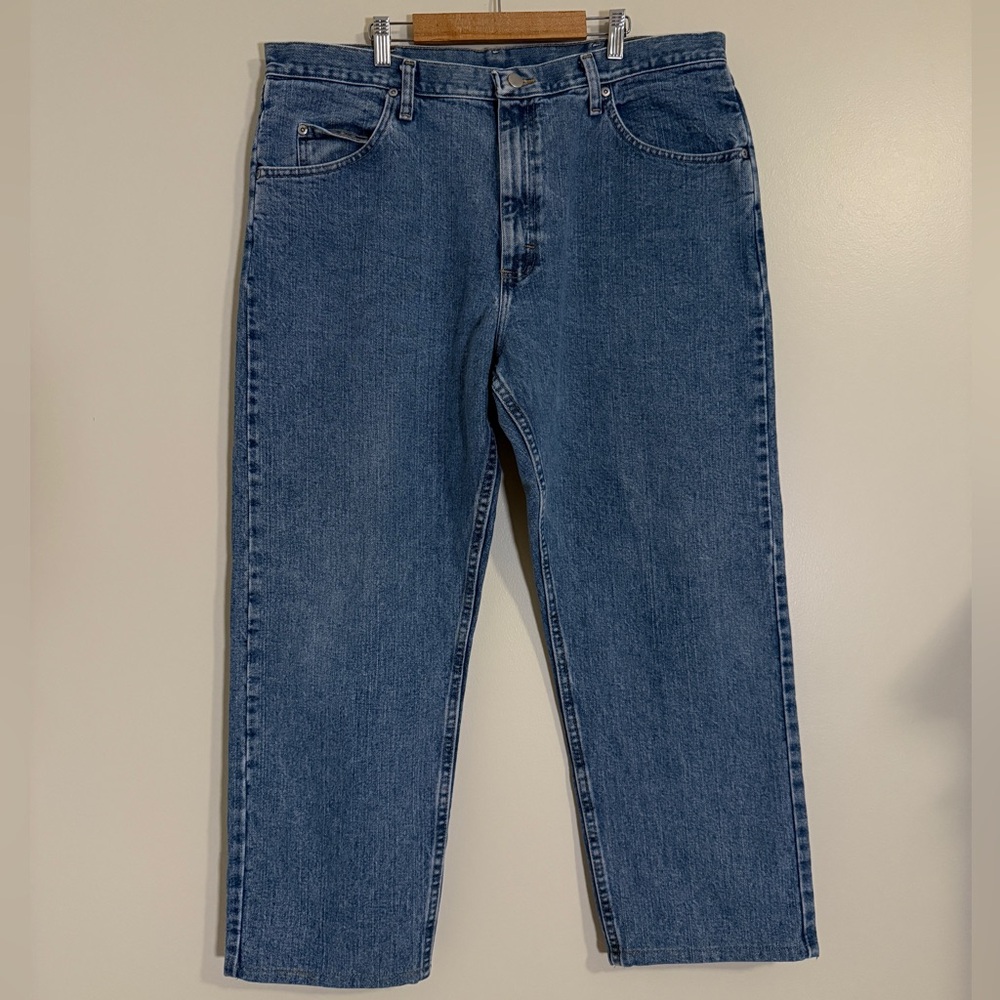 Wrangler Mens Jeans Size 38x30 Blue Relaxed Fit Straight Leg Classic Denim - Picture 1 of 10